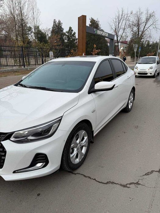 продается, кредит 4000 ONIX 2023 год, 27000 км. 6-поз. чистый. тюнинг