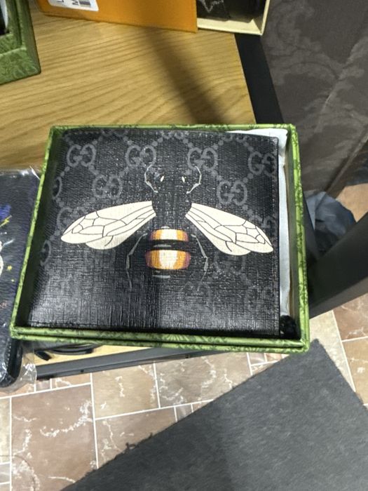 Продавам Кожен партфеил на GUCCI  и Goyard