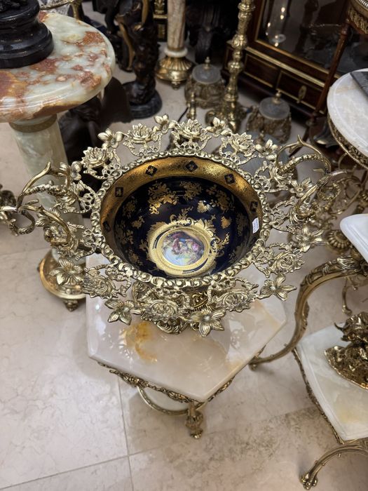 Masa din bronz cu blat din onix