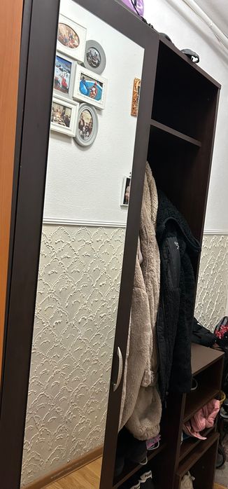 3 Dulapuri de dormitor și un dulap pentru hol