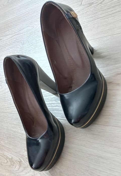 Продам туфли на каблуке