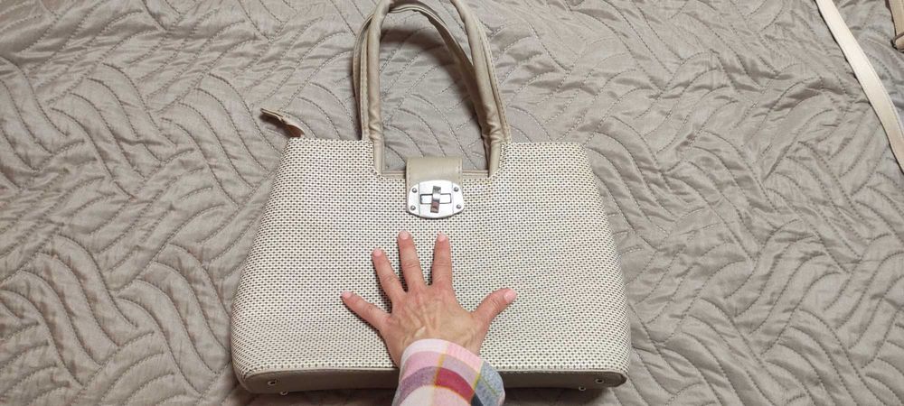 Дамска чанта в телесен цвят