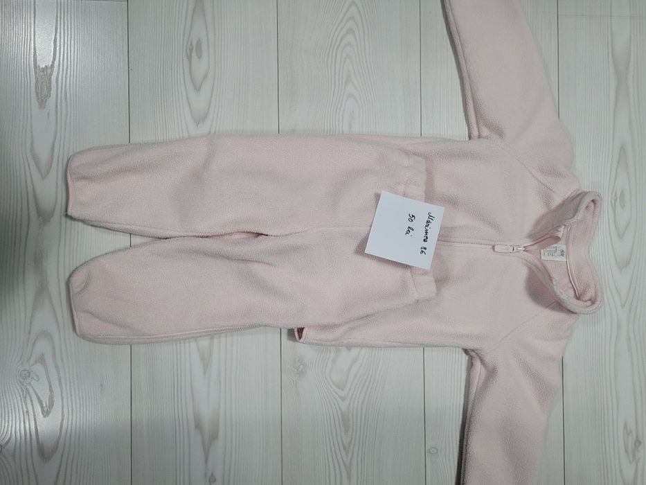 Vand haine mărimea 86,preț pe bucata
Nu asigur transport