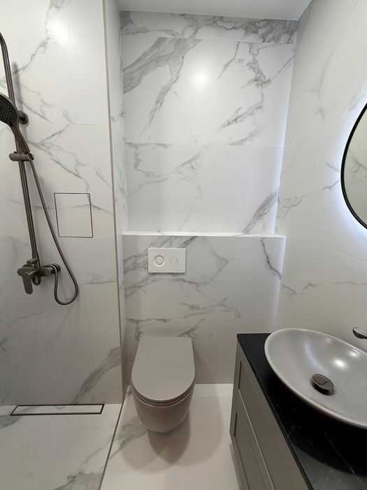 Продавам изцяло източен двустаен апартамент в кв. Младост 1, блок 70