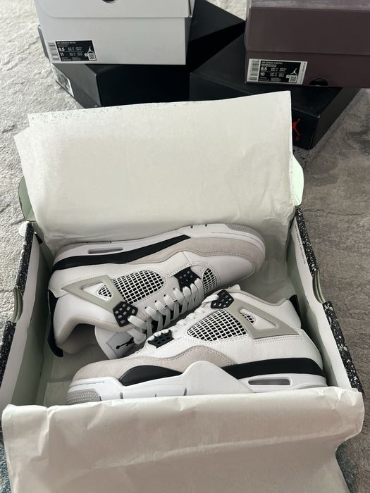 Jordan Retro 4 Military Black