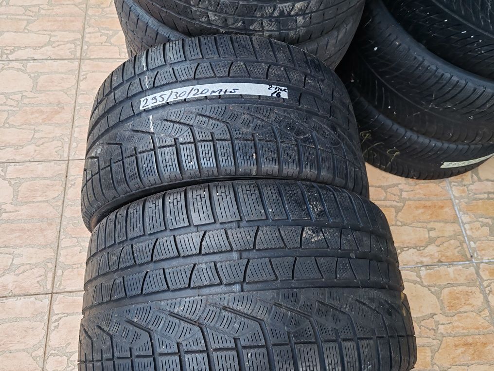 Vând cauciucuri 295/30/20 M+S 2 buc dot 2016 Pirelli  6,5mm