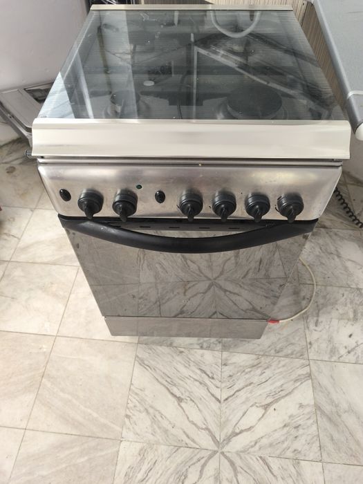 Газова фурна с котлони Indesit