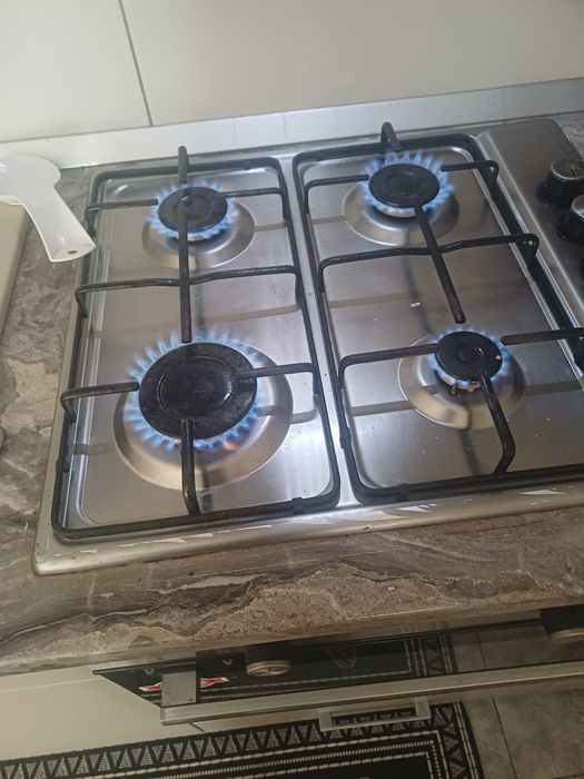 Cuptor incorporat cu plita gaz
