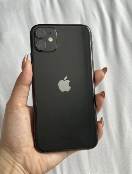 Продам IPhone 11 64G 80% Black в идеальном состянии все работает