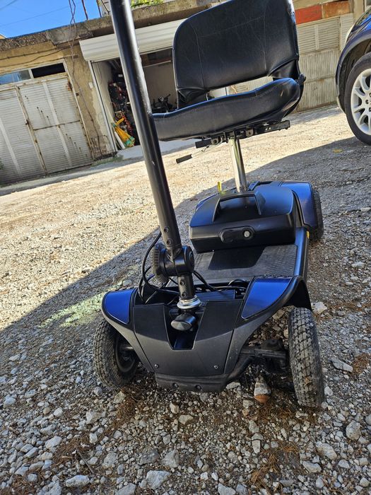 Електрически скутер за трудноподвижни хора и инвалиди