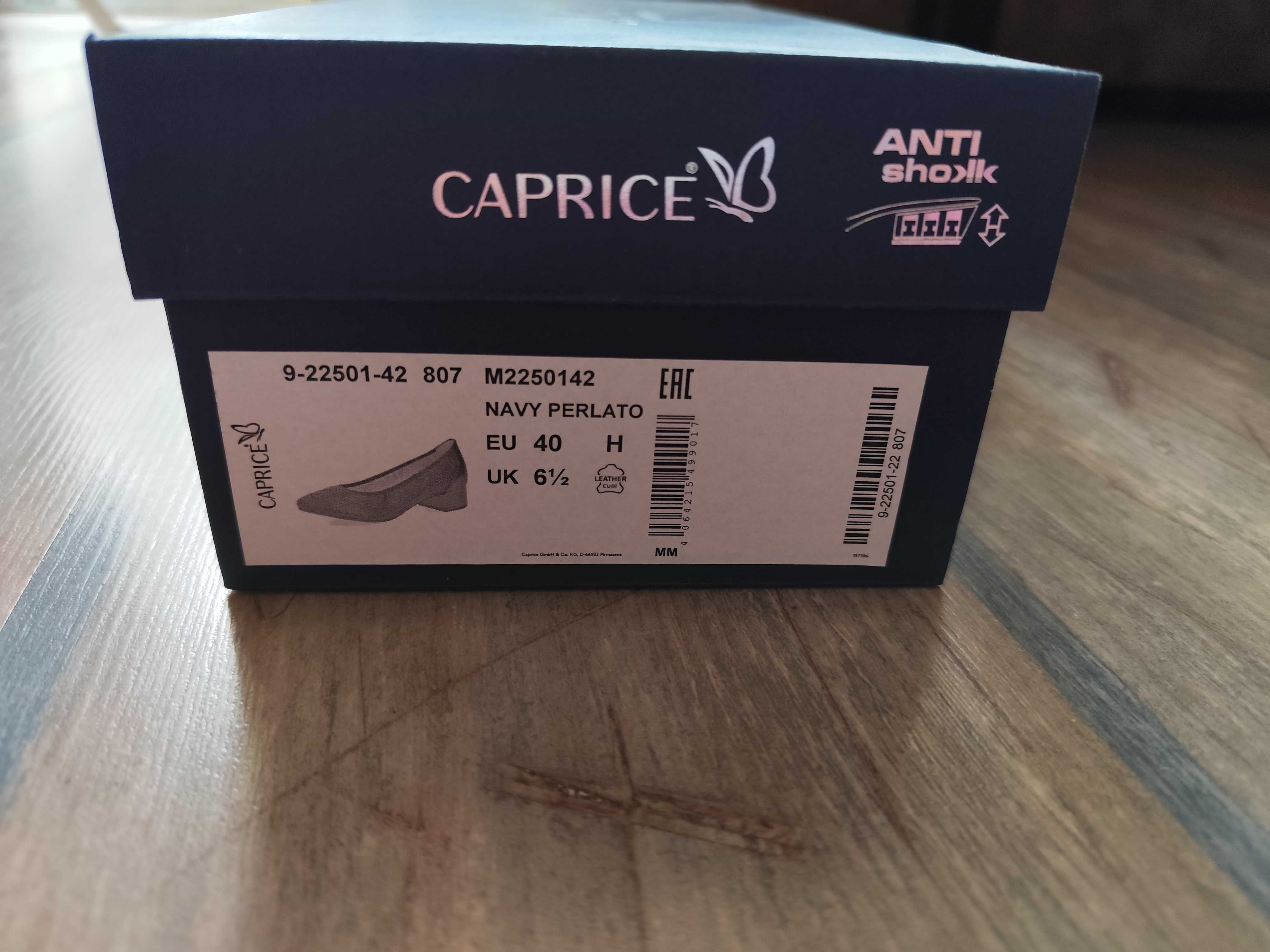 Дамски обувки с нисък ток Caprice