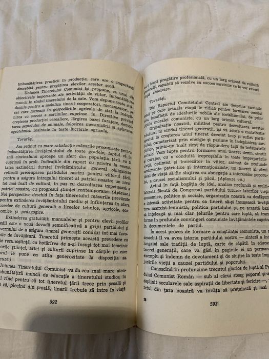 Carte veche despre comunism