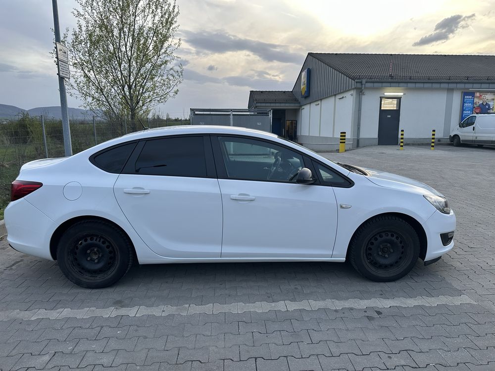 Опел Астра J Opel Astra J 1,7 cdti
