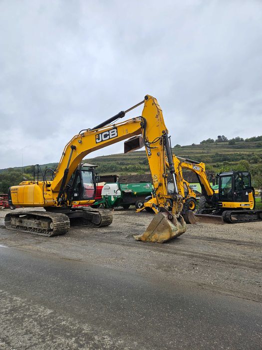 De vanzare excavator JCB JS220 LC