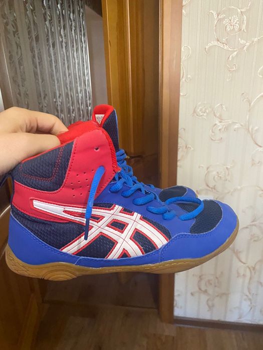 Продаю нательники и борцовки