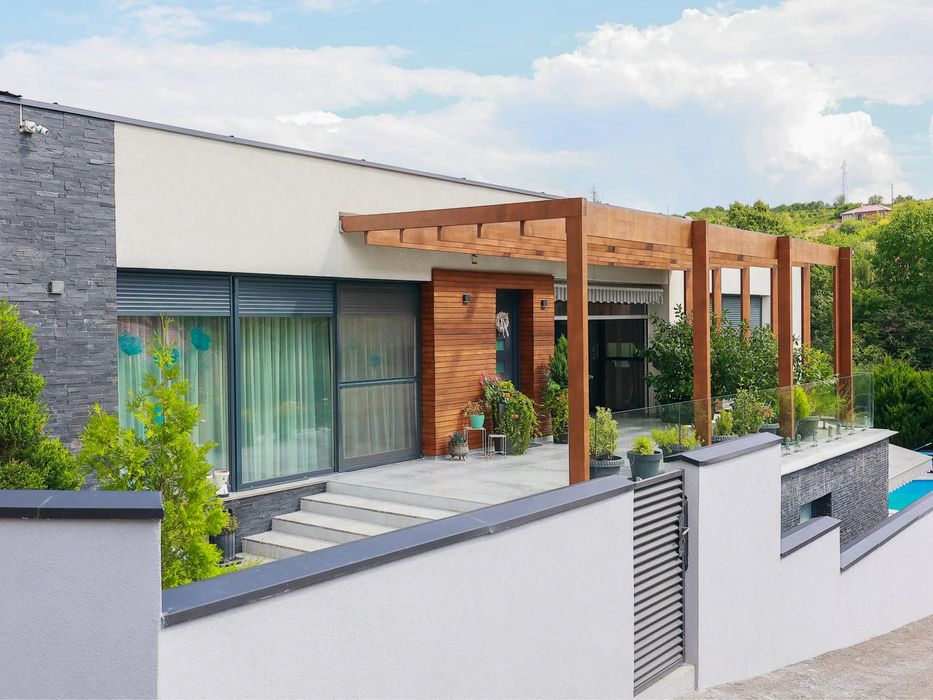 Vila deosebita, cu piscina, in zona dealuri / Gheorghe Doja