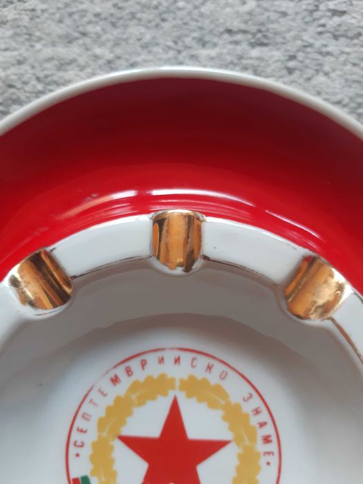 Пепелник на ЦСКА "Септемврийско знаме" порцеланов, Бг производство