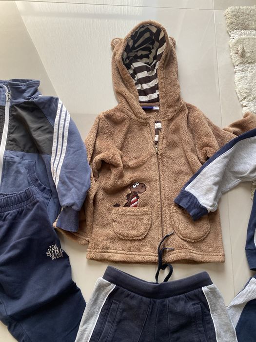 Lot de haine pt baieti purtate de cateva sunt in sfare fiarte buna