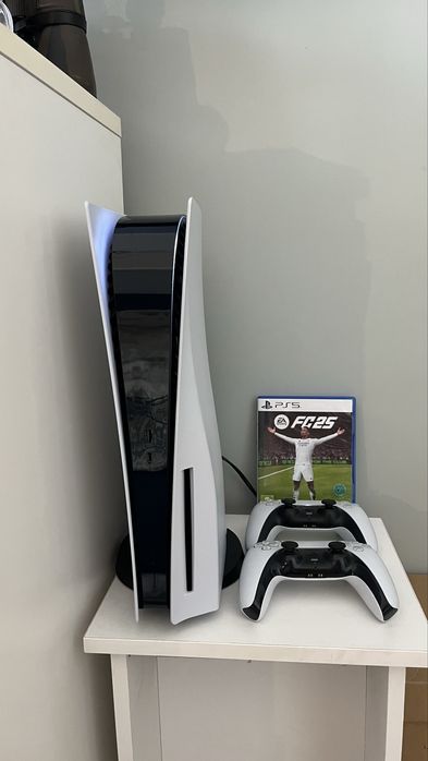 PlayStation 5 (дисковая) + 2 джойстика + зарядка + FC25 диск + коробка