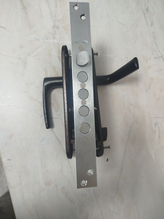 Продам замок на входную дверь