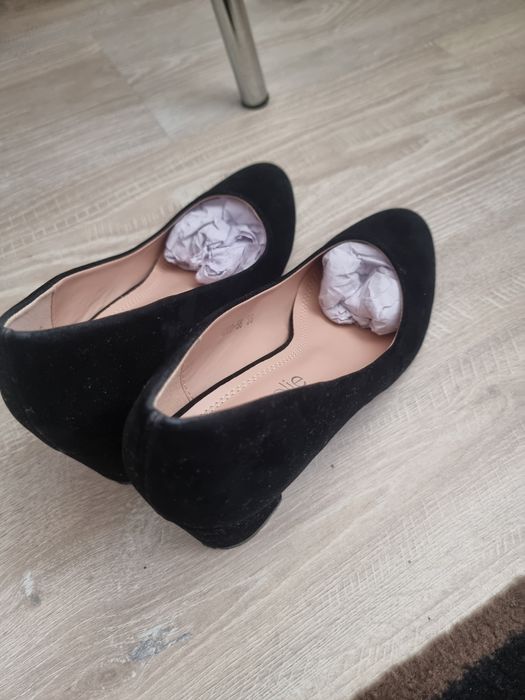 Pantofi negrii catifea