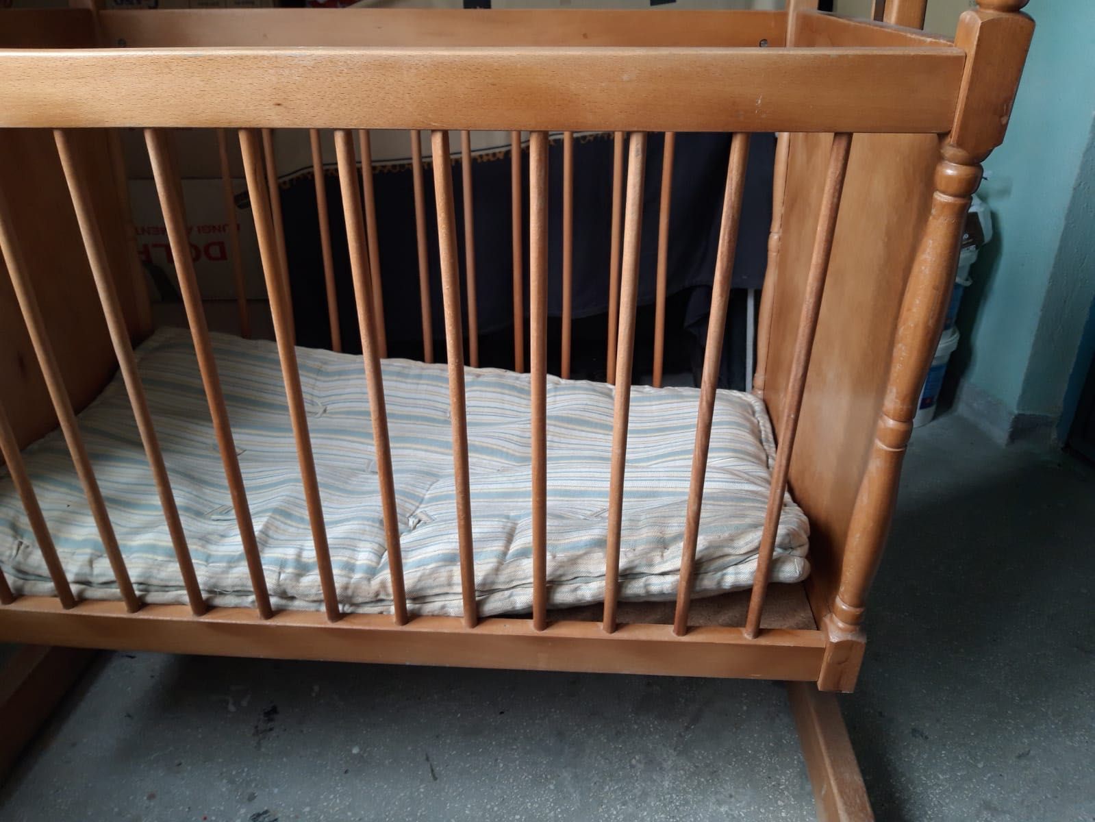 Pătuț pentru bebe din lemn 120 cm tip leagăn