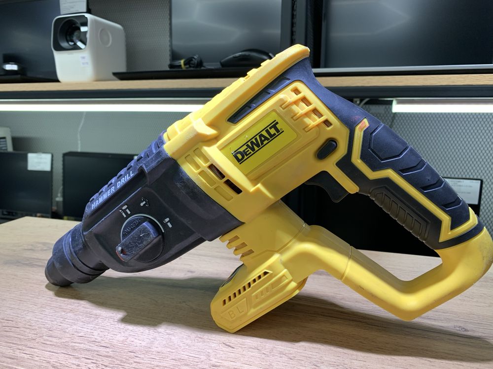 Набор Электроинструментов аккумуляторных DeWalt 4в1, с кейсом,10715/А1