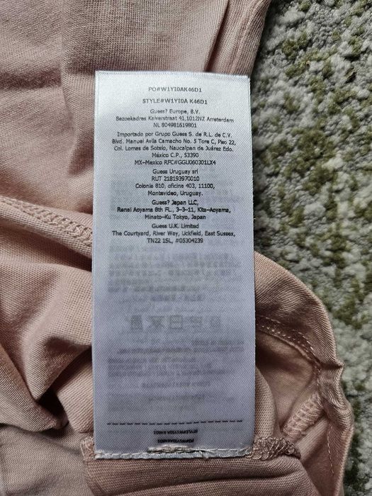 Tricou Guess roz, marimea L pentru femei.