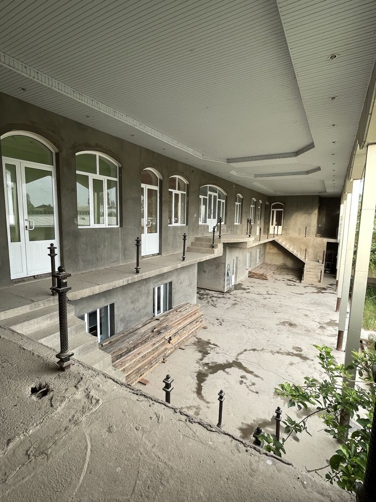 Hovli uy sotiladi
