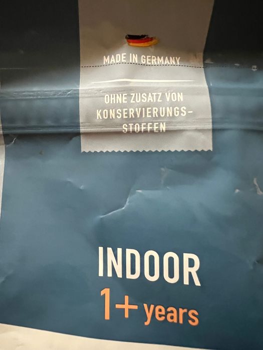 Vând mâncare de pisici
