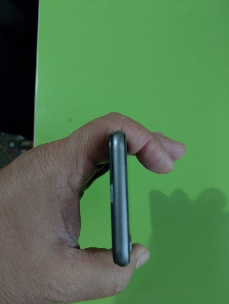 Iphone 8 телефон сотилади.