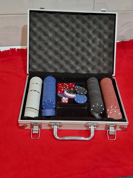 Joc de poker complet.