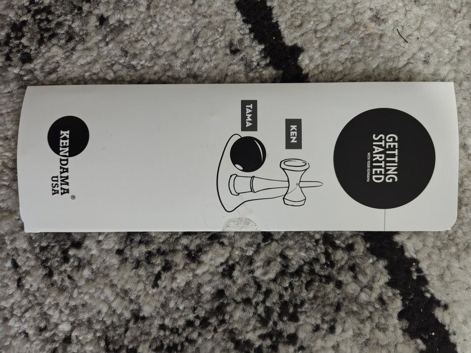 Kendama USA + ața de rezervă.