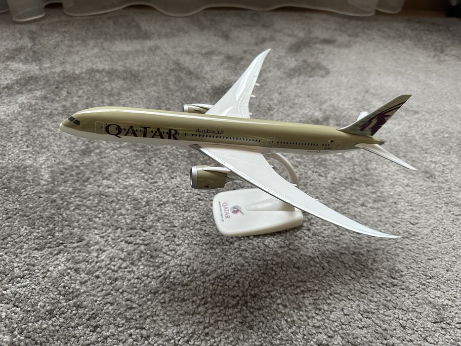 Vand macheta avion noua QATAR Boeing 787-900, Dreamliner. 31cm
