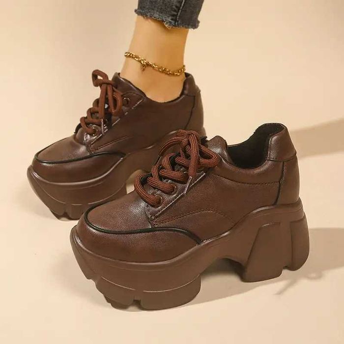 Дамски обувки с връзки