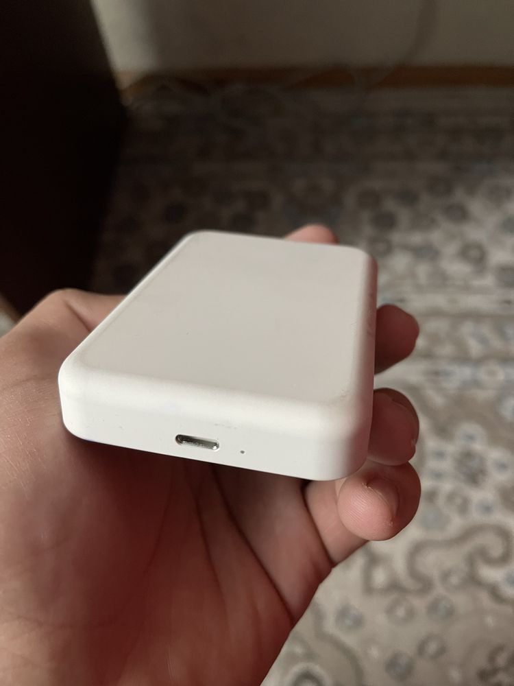 Внешний аккумулятор Apple MagSafe Battery Pack белый