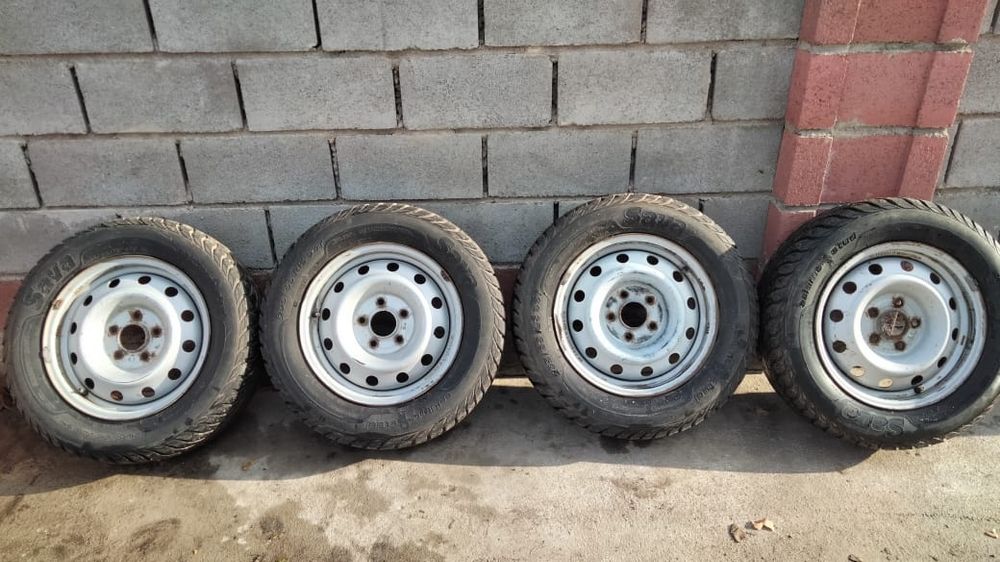 Срочно продам шины вместе железными дисками