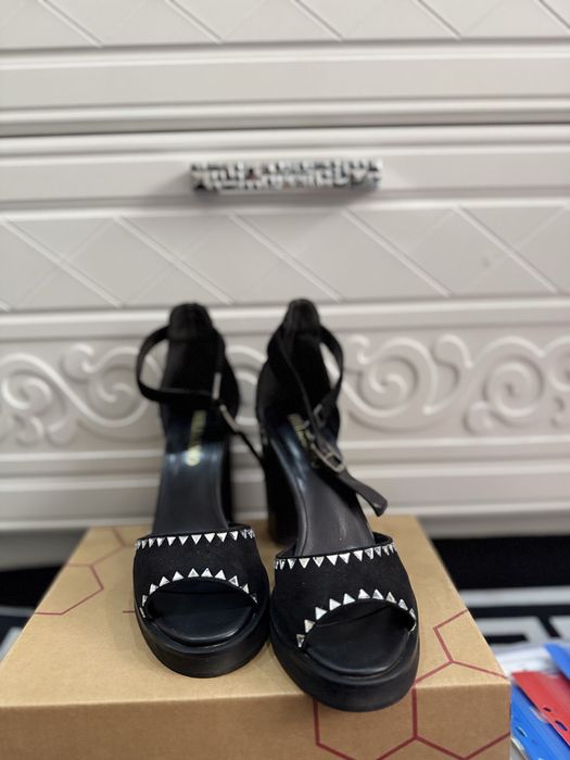 Туфли сатылады. 38 размерлі