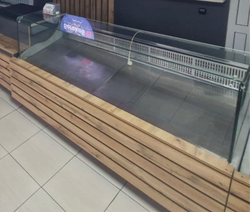 Срочно продаю ветрина холодильник