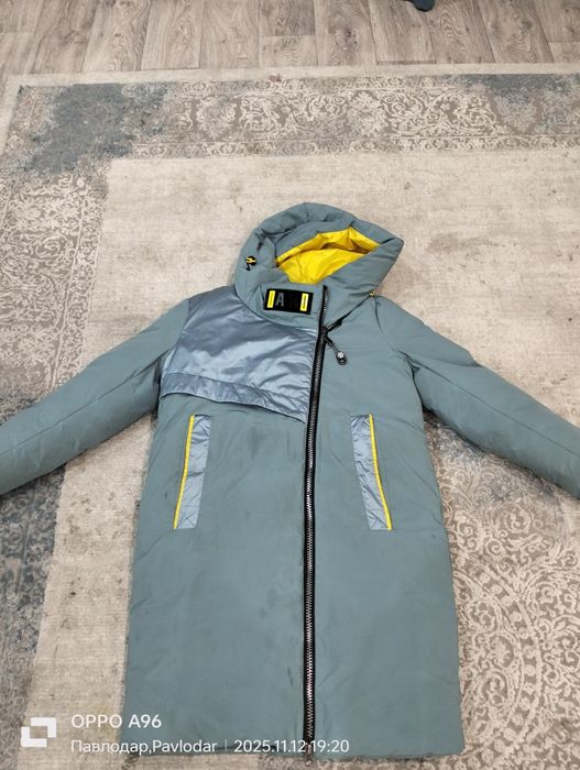 Отдам даром куртки на девочку 10-11 лет