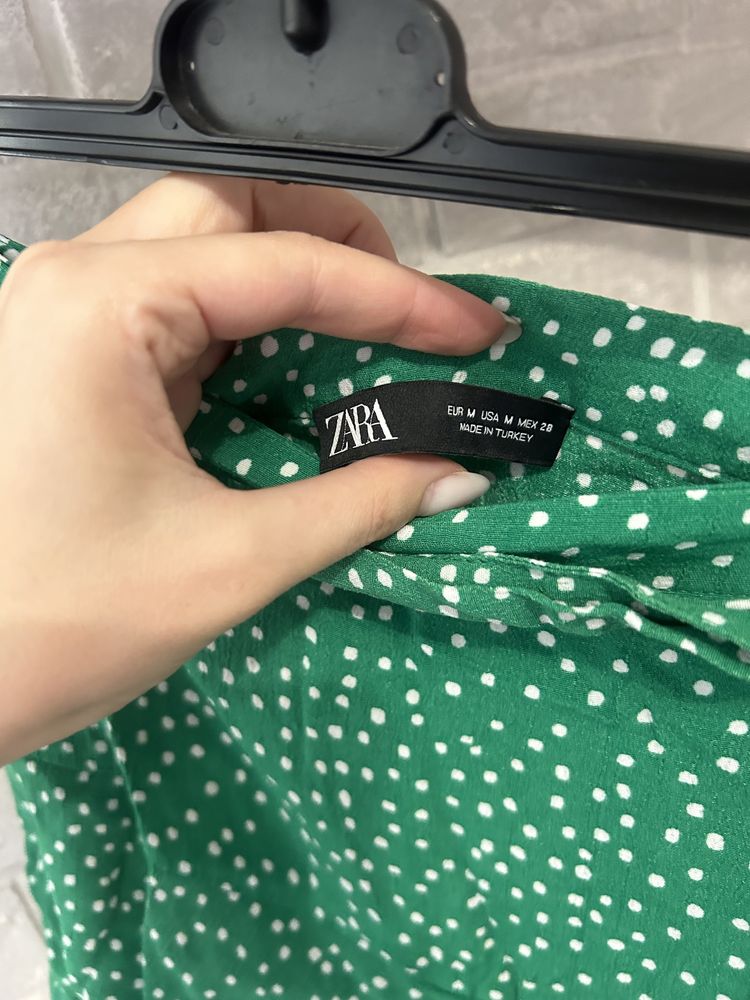 Продавам пола панталон Zara