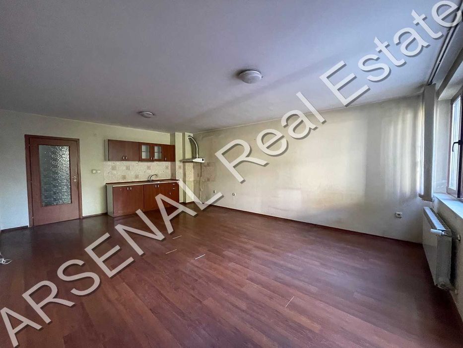 Продажба на двустаен апартамент, Медицинска академия