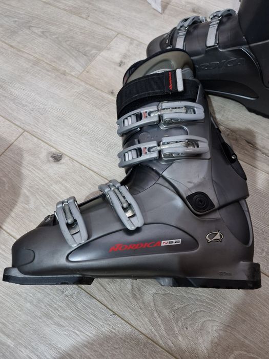 Vând Clăpari NORDICA !!! 41