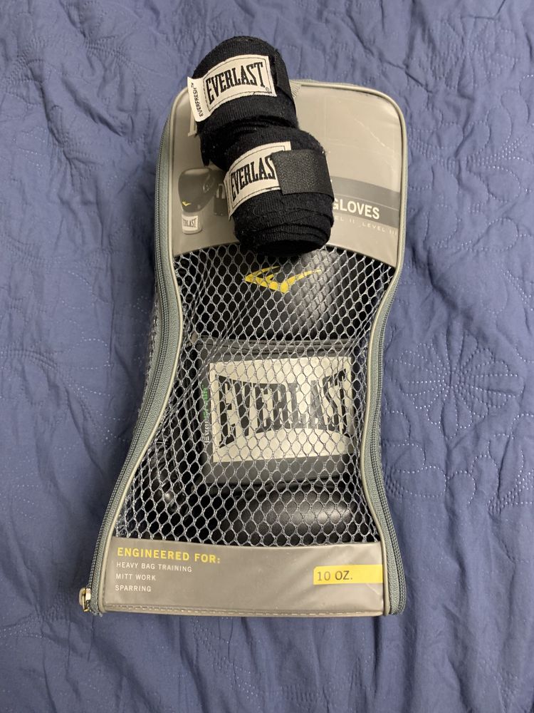 Боксерские перчатки Everlast PU ProStyle и Бинты Everlast 2,5 метра