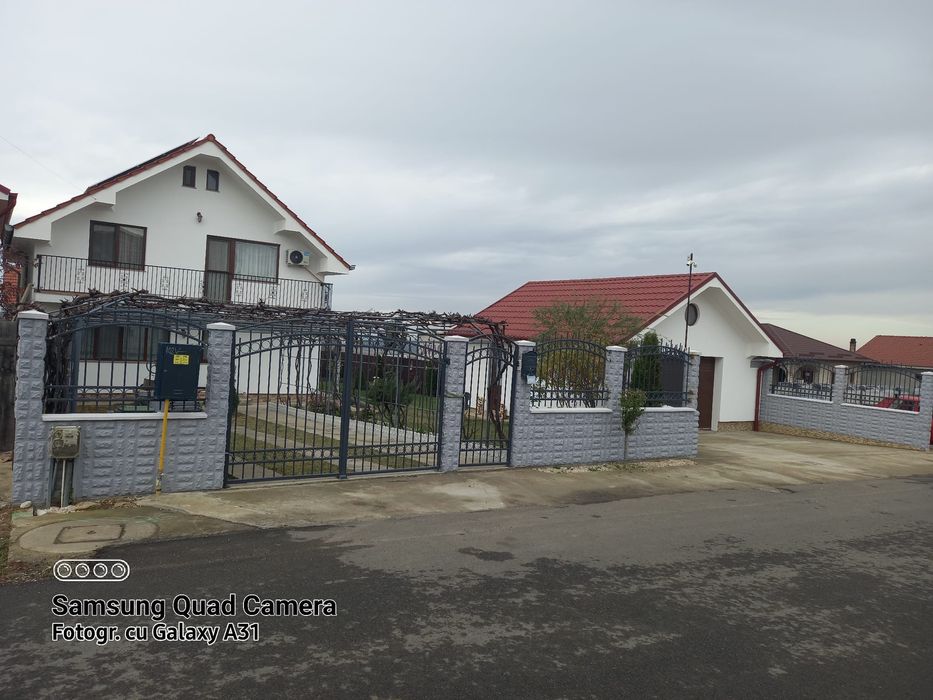 Vand casa complet mobilata si utilata la 2 km de Aqua President!