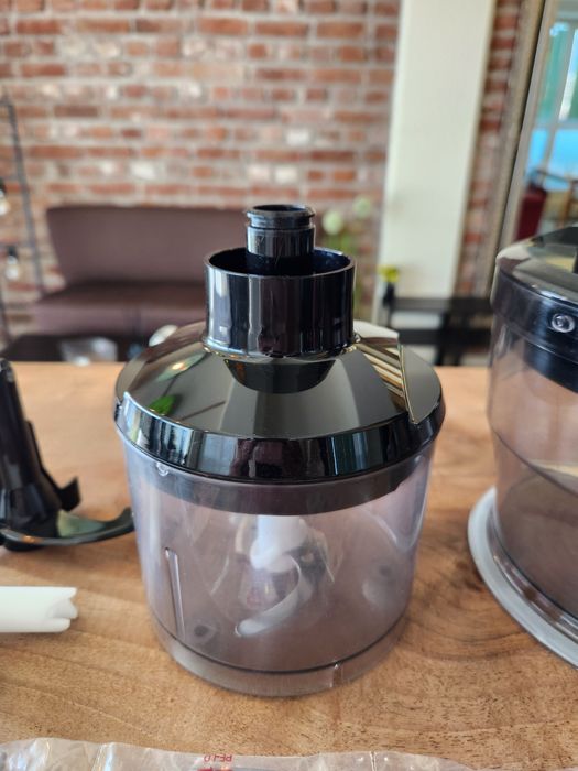 Кухненски робот Bosch + пасатор + 6 приставки