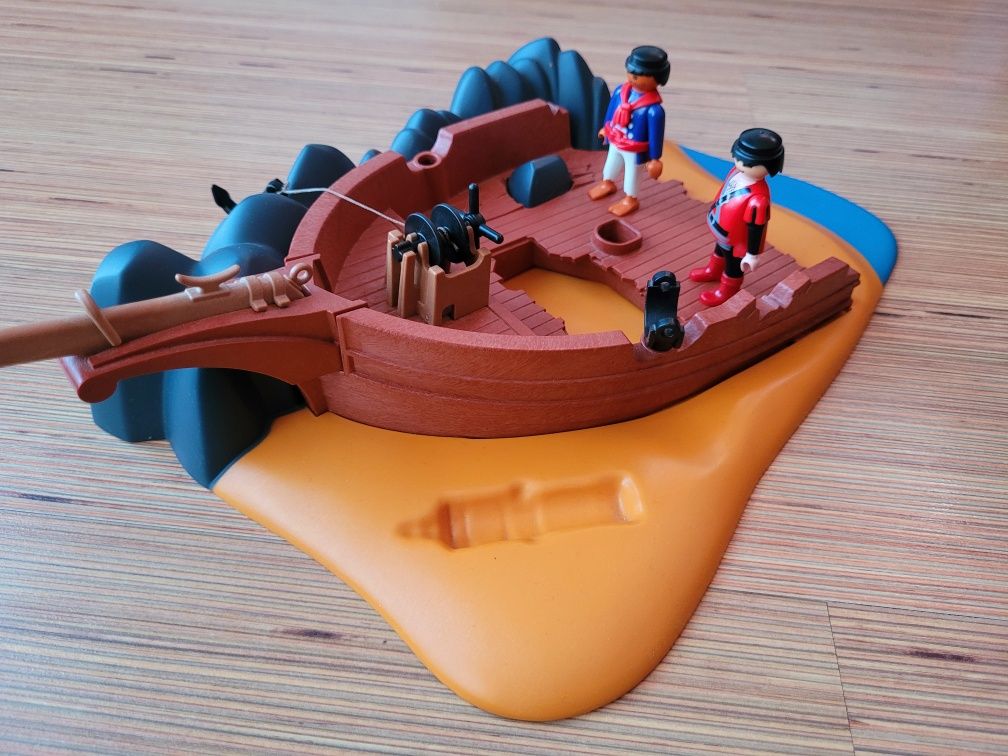 Corabia naufragiata piratilor Playmobil