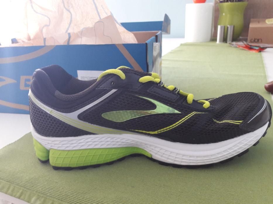 Black friday reducere 40% papuci profesionali alergare Brooks Aduro3,