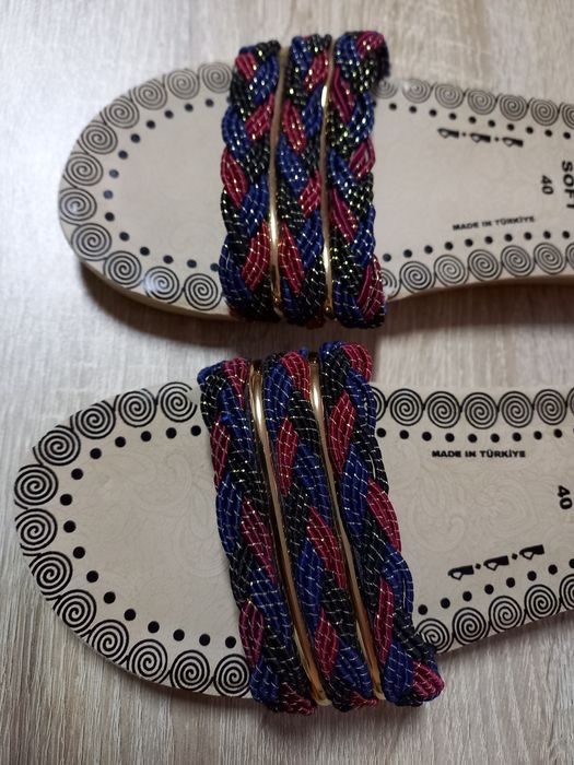 Saboți noi,marimea 40.Pret.25 lei.