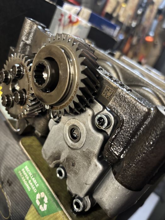 Pompă ulei Passat B6 2.0 BMP